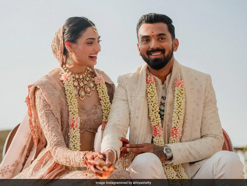 KL Rahul और Athiya Shetty: क्रिकेट की क्लासिक स्टाइल और बॉलीवुड की मोहब्बत का Stylish मेल, क्रिकेट के किंग का दिल से जुड़ा Bollywood कनेक्शन